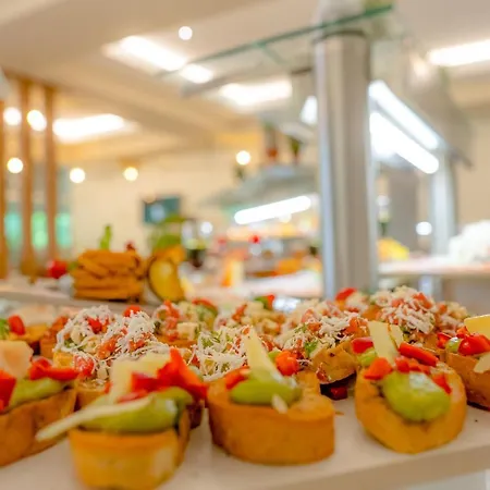 Park & Aqua Park 3* Αλμπένα